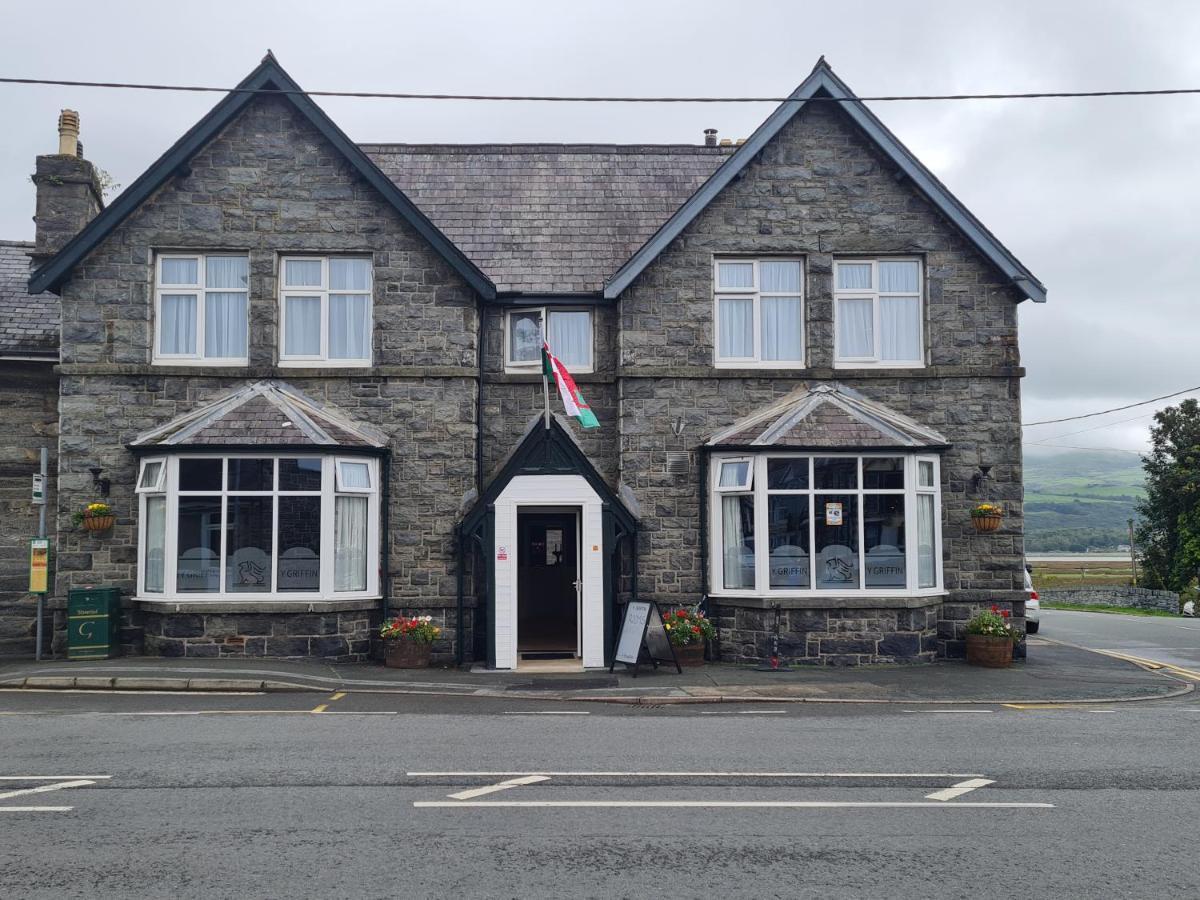 Y Griffin Hotel Penrhyndeudreath Exterior photo